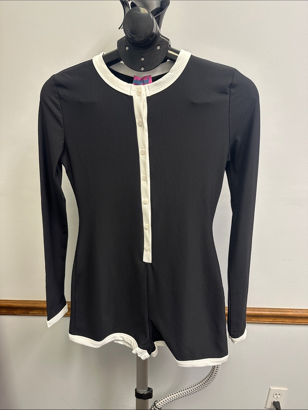 Pepper Contrast Rib Long Sleeve Romper